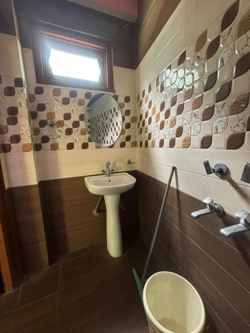 Pahadirovers Homestay & Cafe Kasol Phòng bức ảnh