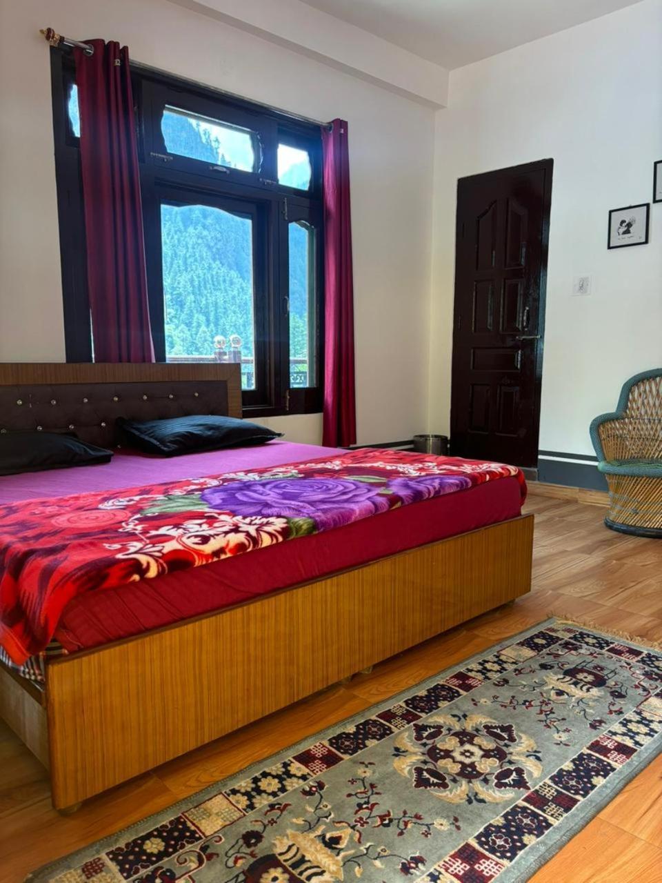 Pahadirovers Homestay & Cafe Kasol Ngoại thất bức ảnh