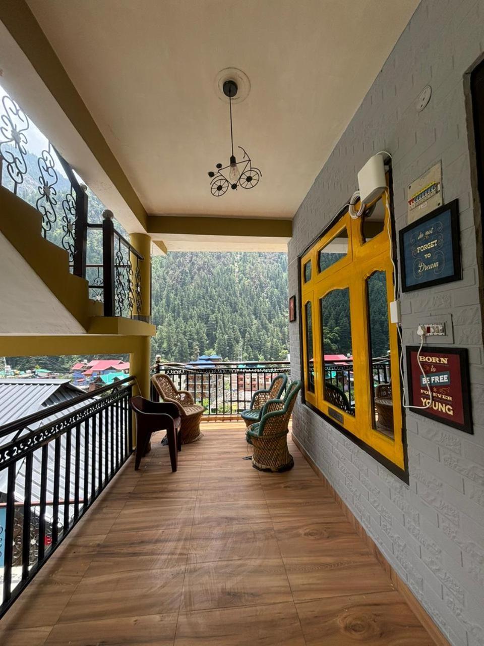 Pahadirovers Homestay & Cafe Kasol Ngoại thất bức ảnh