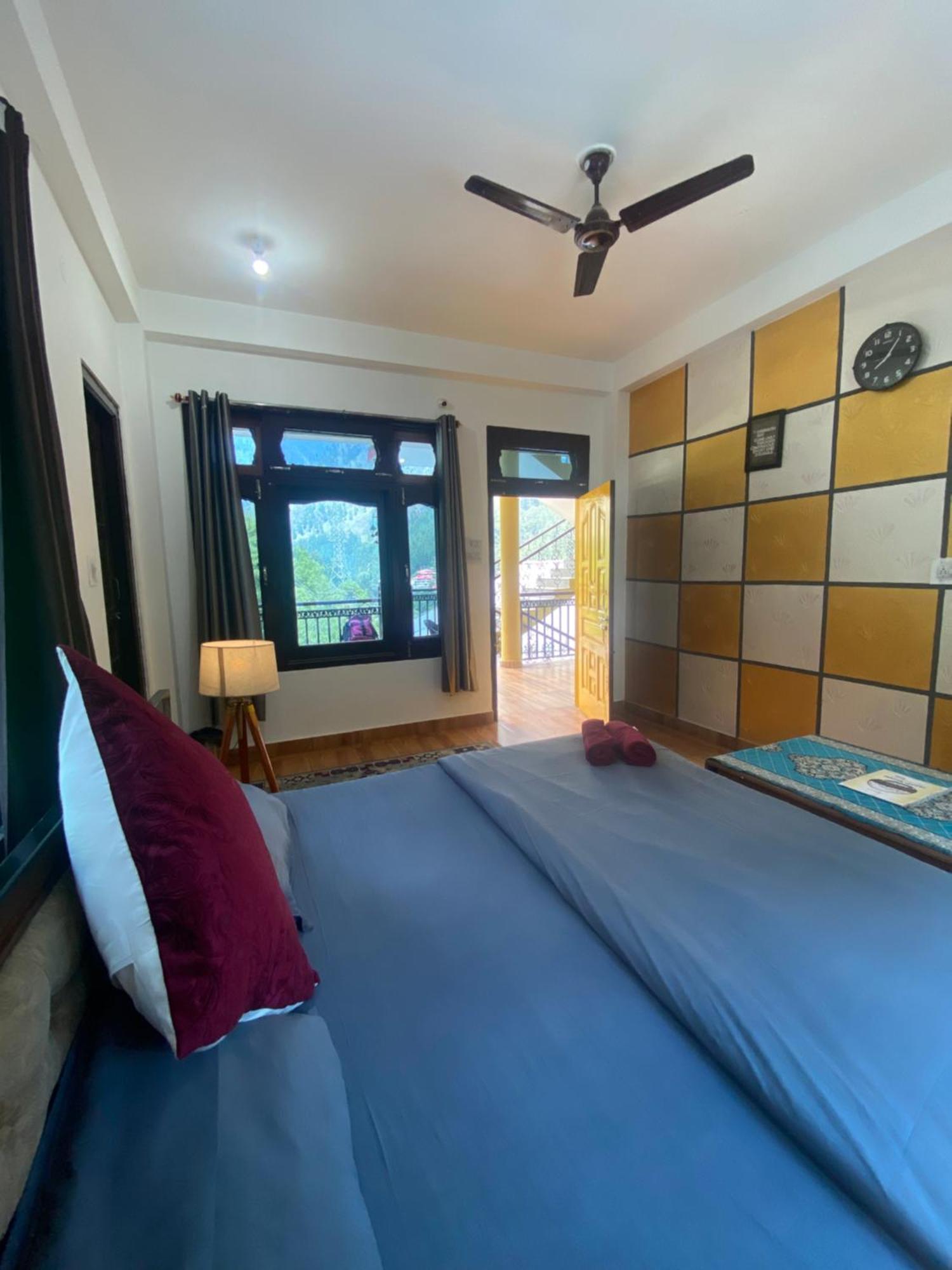 Pahadirovers Homestay & Cafe Kasol Ngoại thất bức ảnh